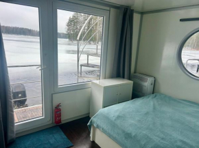 Unique Houseboat on the lake with wood-fired sauna Heinola